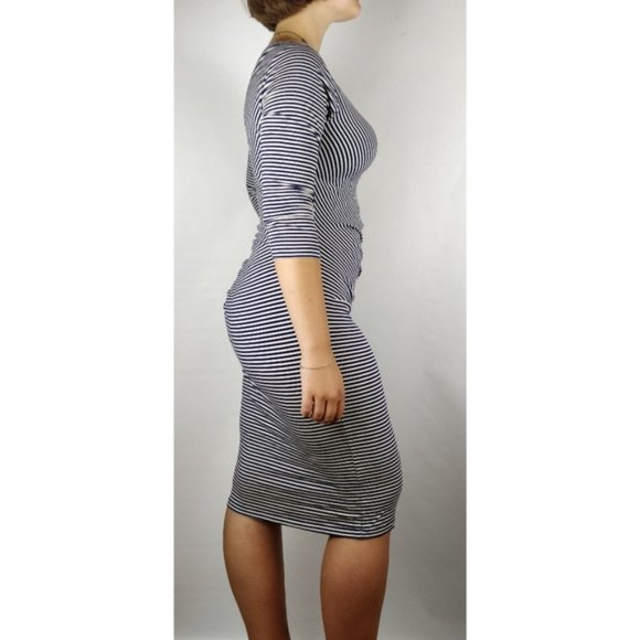Maternity dress from Isabella Oliver Pea in a pod - Picture 14 of 16